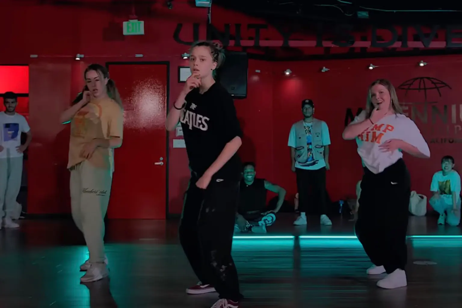 Shiloh_dances_01.jpg