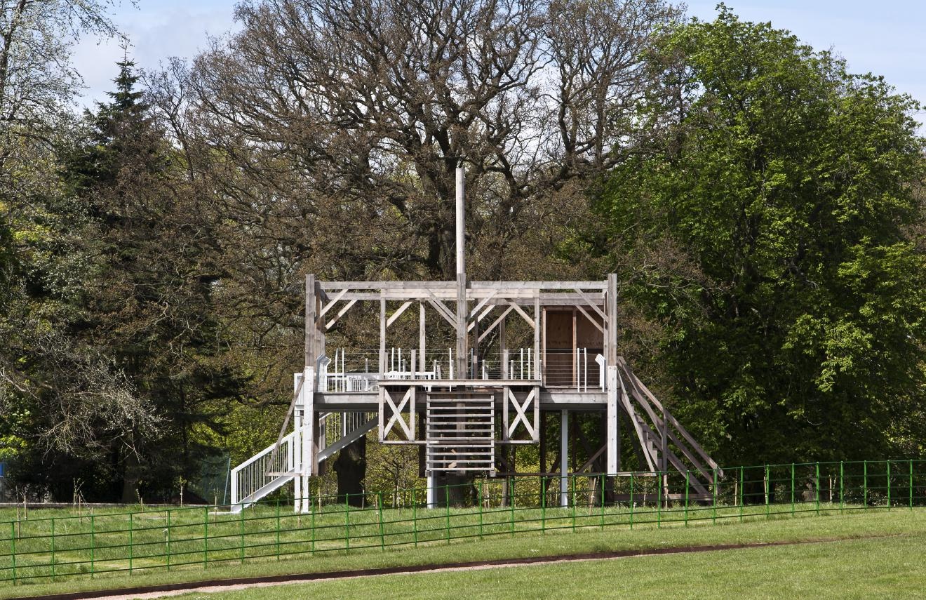 chuoi dan tuong,  tac pham tranh cai,  nghe thuat 21,  tac pham nghe thuat,  nghe thuat duong dai,  nghe si tranh cai,  hoi hoa,  NFT,  tranh anh,  bao tang,  trien lam,  tac pham dieu khac anh 8