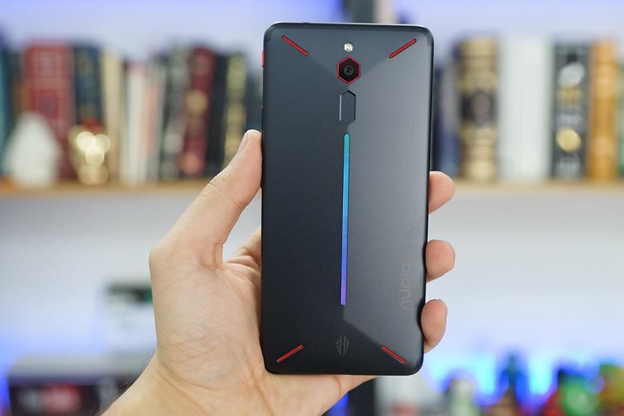 Smartphone gaming co quat tan nhiet rieng, quay video 8K tu TQ hinh anh