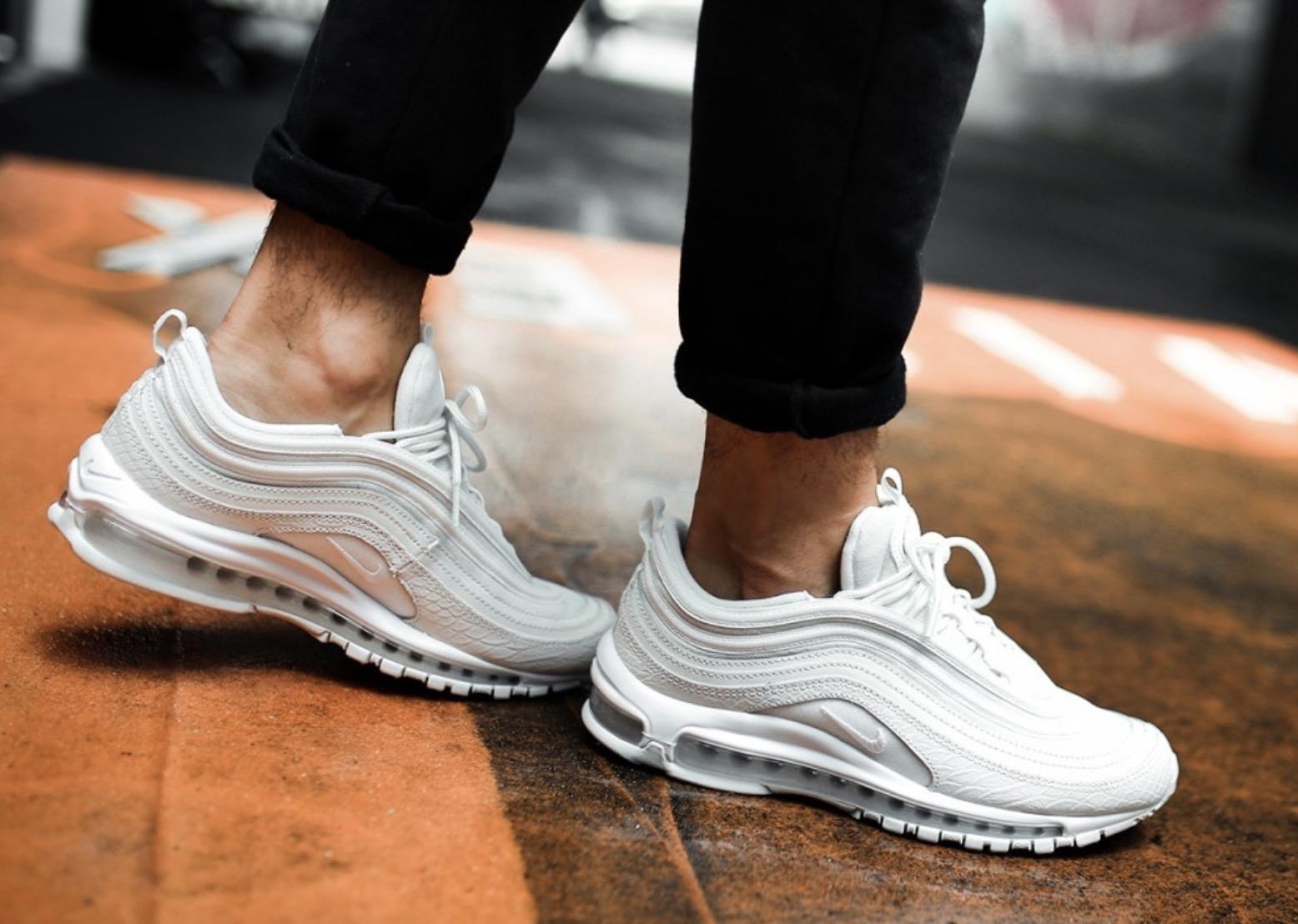 Chung ta deu dang chon giay sai cach va Nike vua dua ra giai phap hinh anh