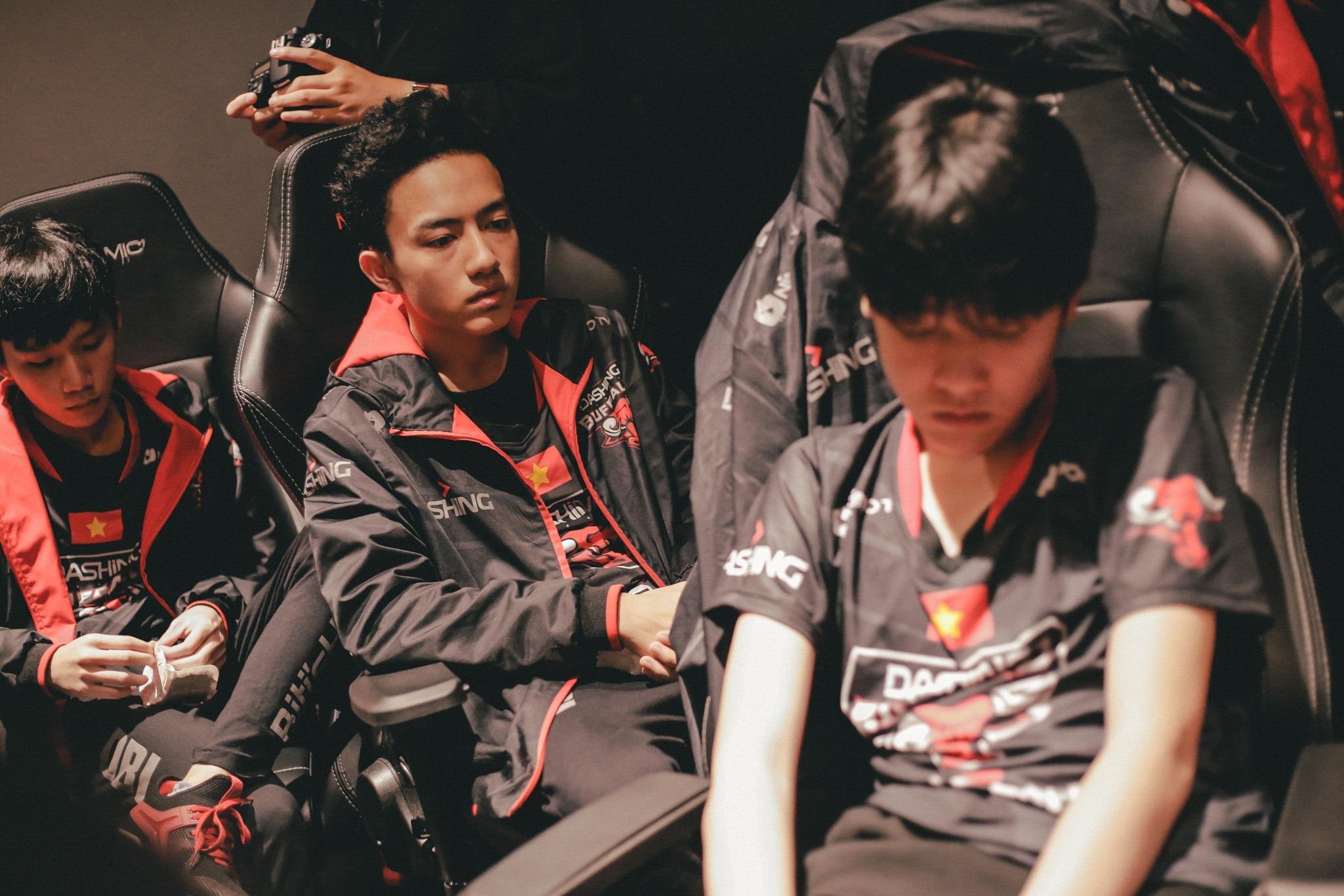 VCS ngay cang 'ra gi va nay no', Dashing Buffalo co can Zeros? hinh anh