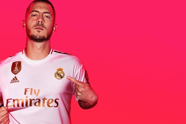 FIFA 20 khong co Ronaldo va Juventus, co du suc vuot mat PES 2020? hinh anh