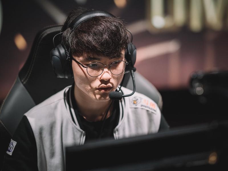 Highlight SKT T1 vs RNG tai CKTG hinh anh