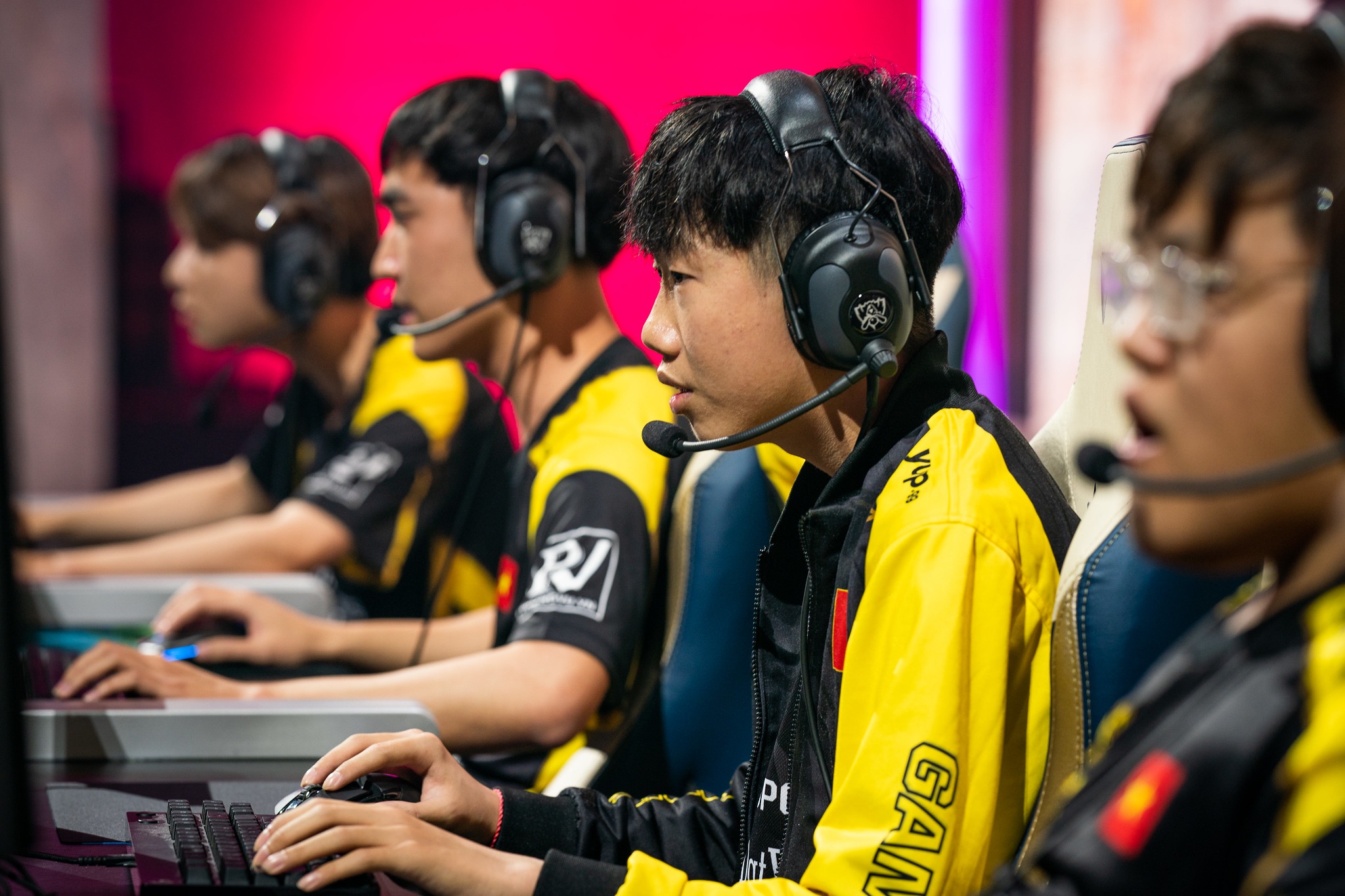 GAM dung chien thuat la, huy diet J Team cua Chau Kiet Luan hinh anh