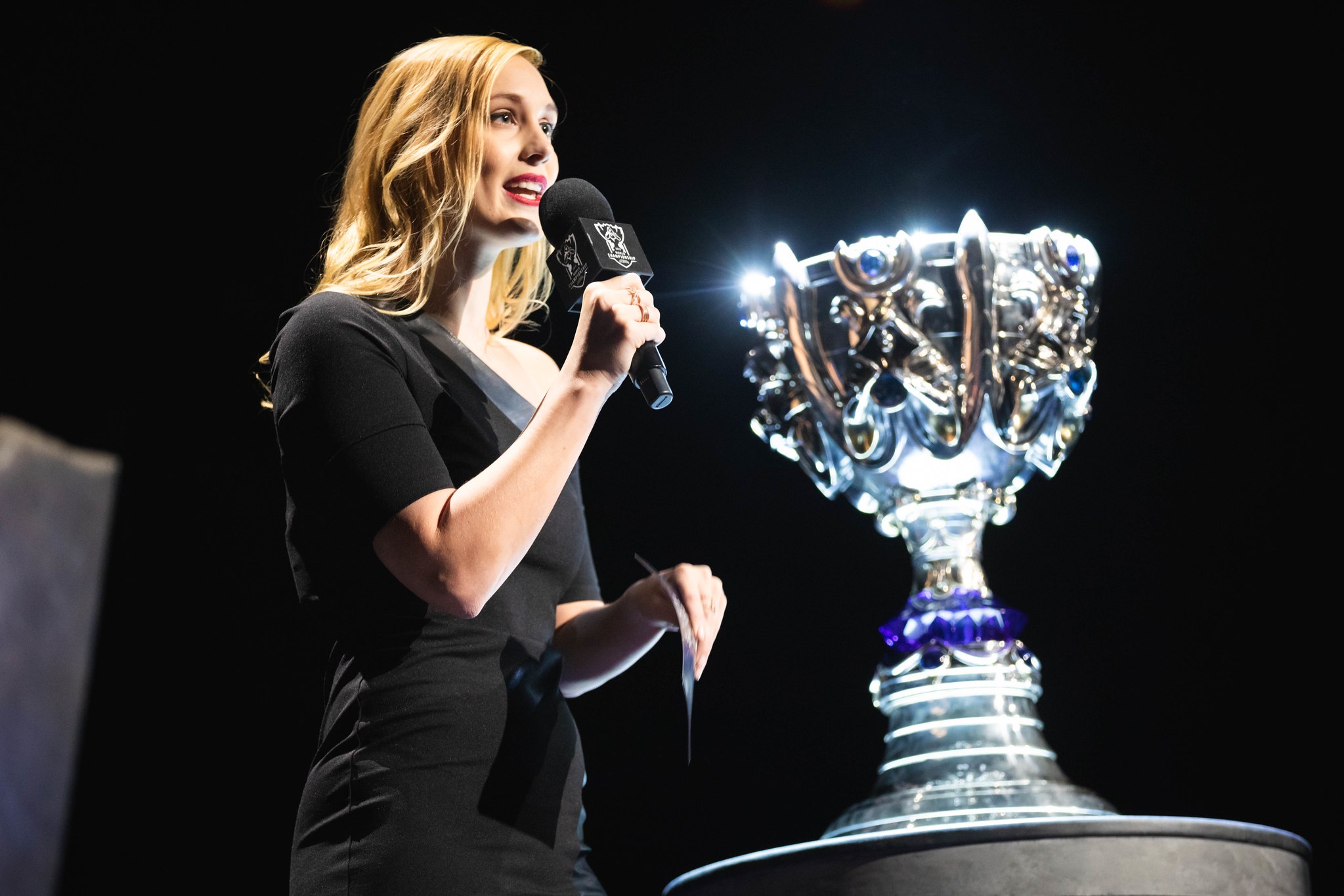 MC xinh dep tai chung ket the gioi 2019 anh 2