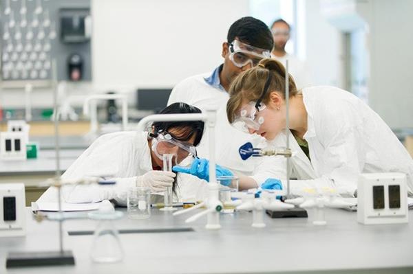 Việt Nam rót 120 triệu USD ra nước ngoài trong quý I ảnh 1 Viet Nam rot 120 trieu USD ra nuoc ngoai trong quy I anh 1