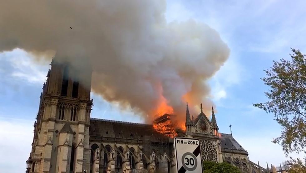 chay nha tho duc ba anh 1