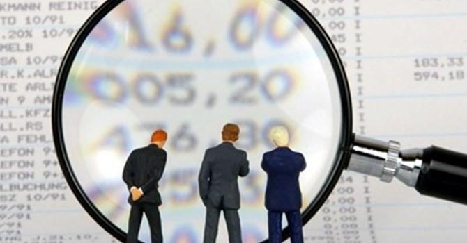 Mua ban 'chui' co phieu, hang loat lanh dao doanh nghiep bi phat hinh anh