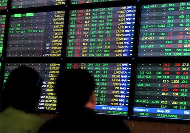 Mua ban 'chui' co phieu,  hang loat lanh dao doanh nghiep bi phat anh 1