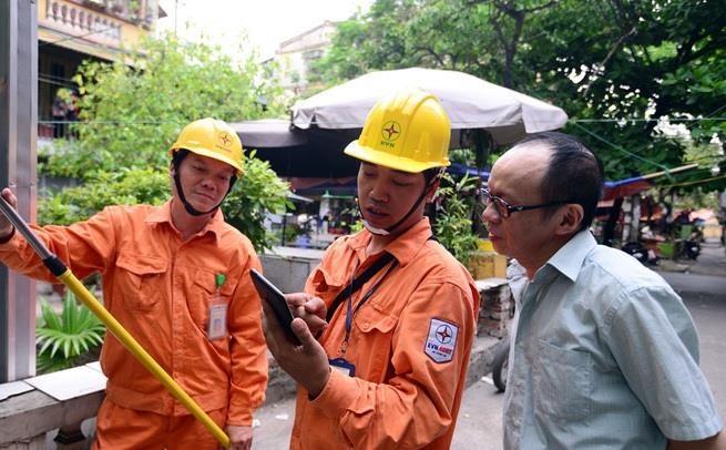 Bo Cong Thuong lap 3 doan kiem tra viec thuc hien tang gia dien hinh anh