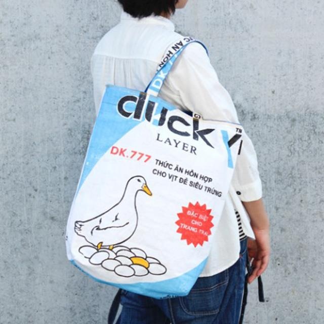 Tui xach ‘cam con co’ duoc ban voi gia 800.000 dong o Nhat Ban anh 2