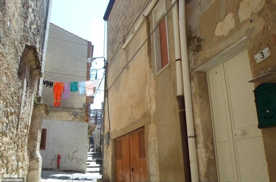 Kham pha khu nha hoang duoc rao ban voi gia chi 1 USD tai Italy anh 8