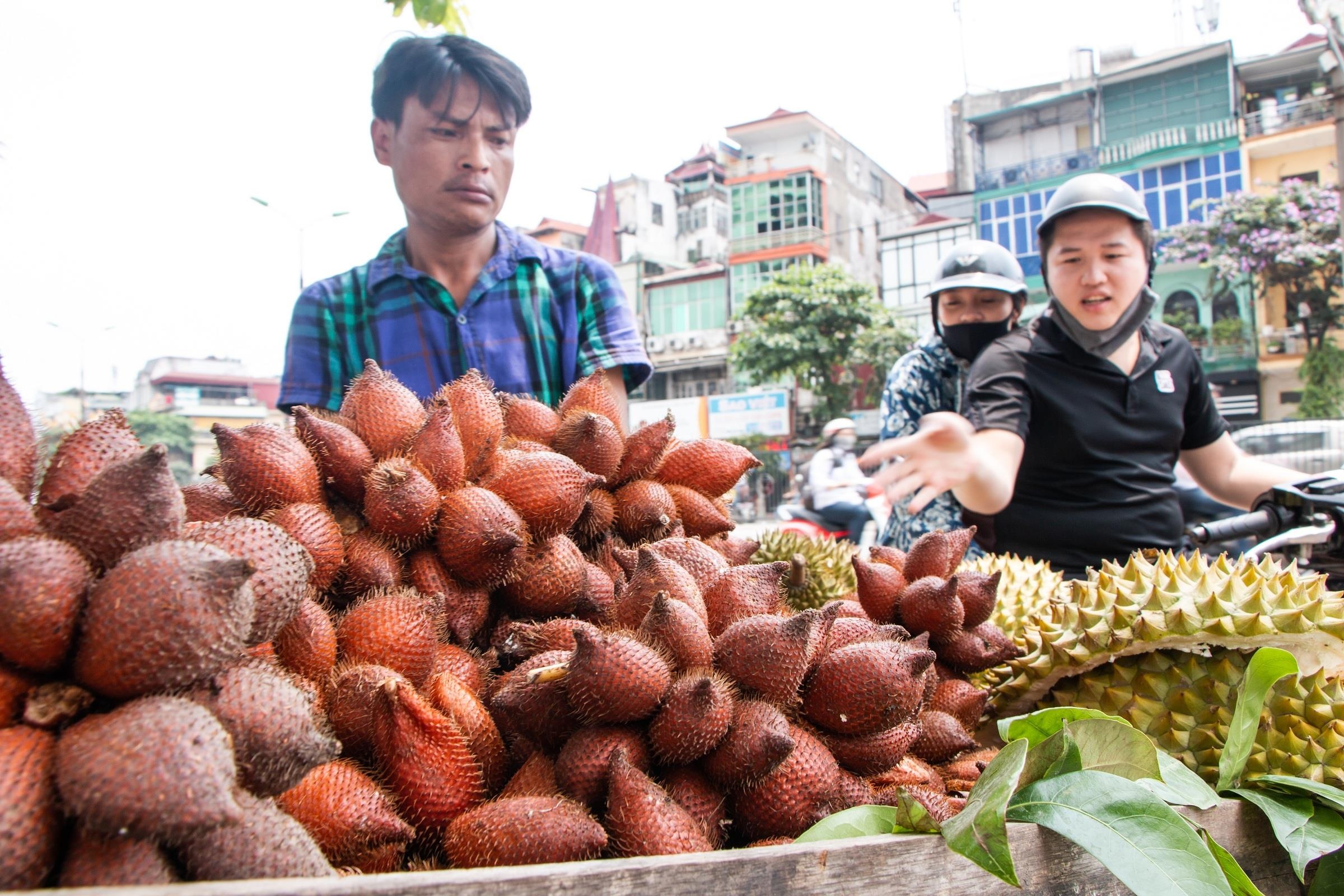 Nguoi Ha Noi thich thu voi loai qua hinh bau duc,  an giong sau rieng anh 2