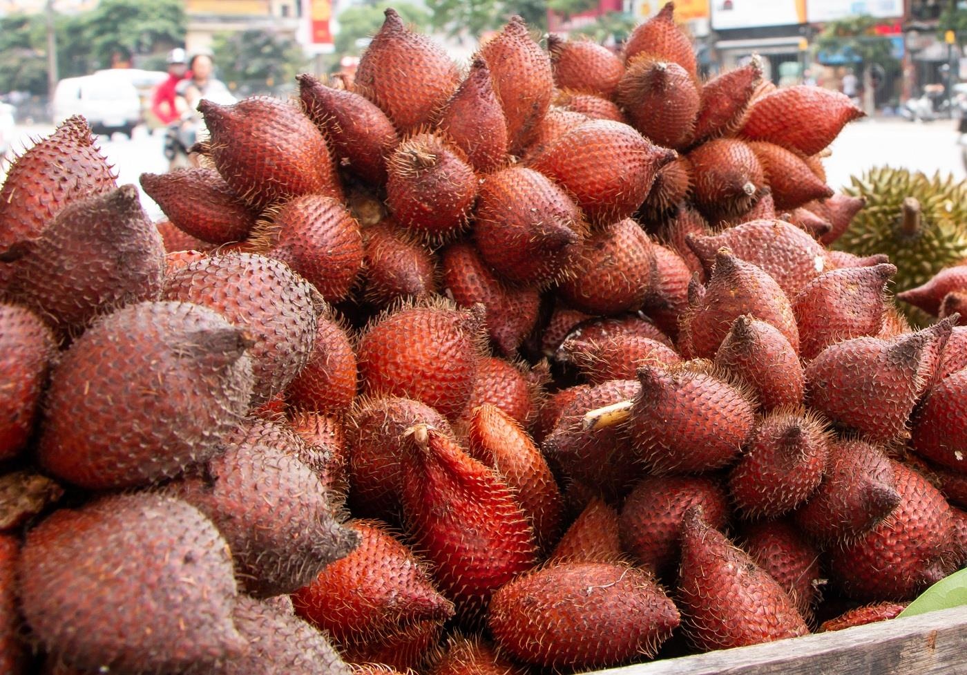 Nguoi Ha Noi thich thu voi loai qua hinh bau duc, an giong sau rieng hinh anh