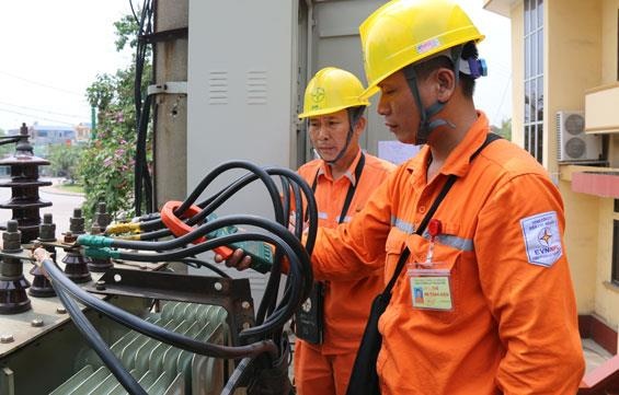 EVN cho biet da phai huy dong dien chay dau de cung ung cho mien Nam hinh anh