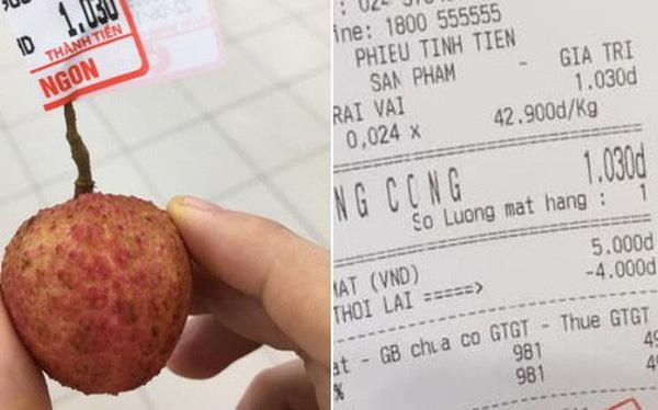 Nam thanh nien vao sieu thi mua mot qua vai, tra 1.000 dong hinh anh