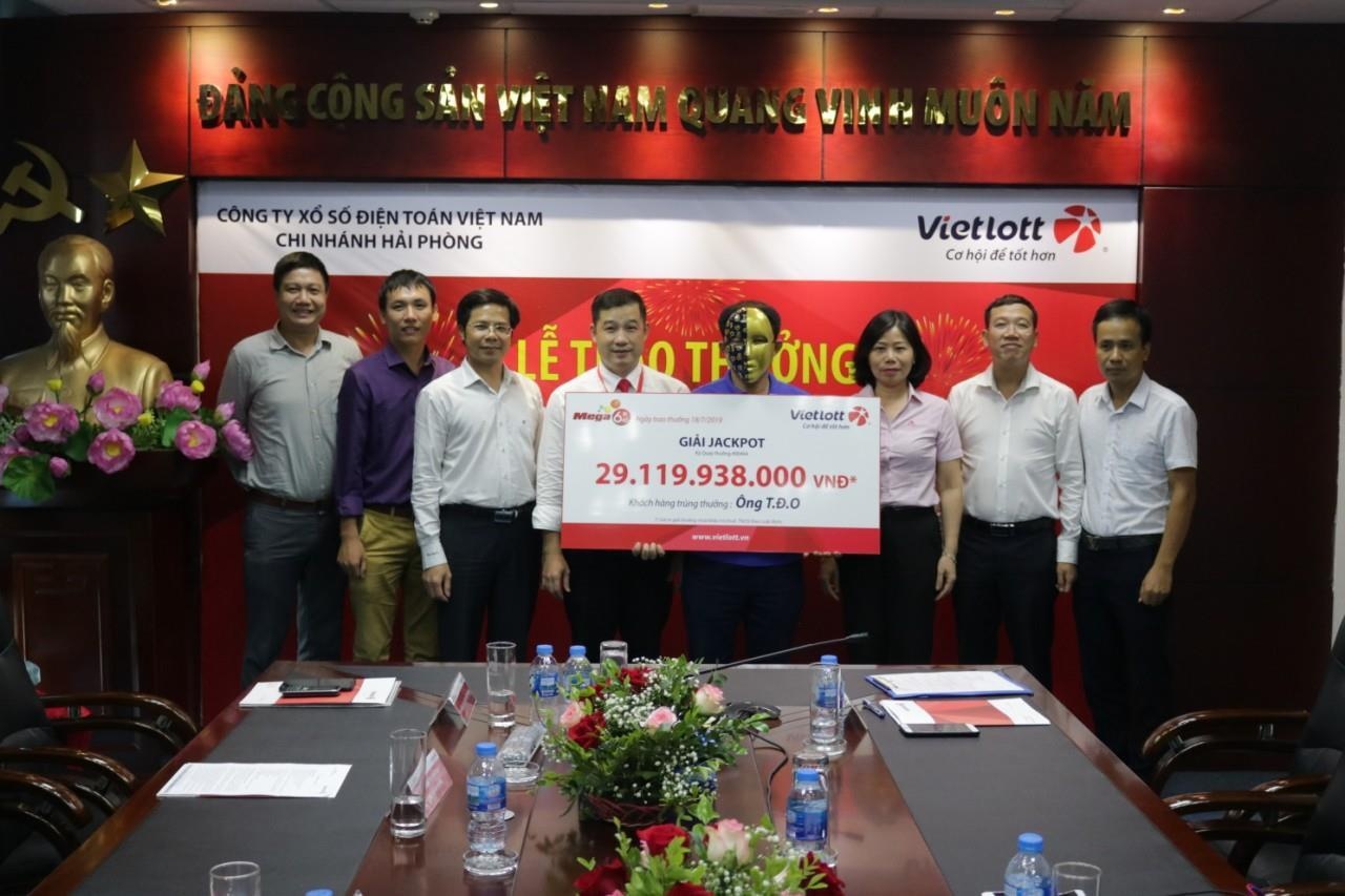 Ba vé Vietlott trúng độc đắc tổng cộng 103, 6 tỷ đồng ảnh 1 Ba ve Vietlott trung doc dac tong cong 103, 6 ty dong anh 1