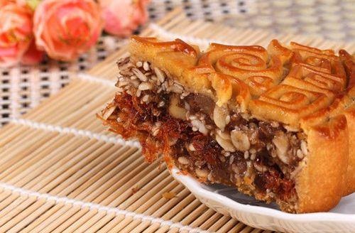 Se lay mau banh Trung thu tren thi truong di kiem tra hinh anh