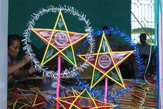 Lang nghe den ong sao o Nam Dinh dat hang, lam khong kip ban hinh anh