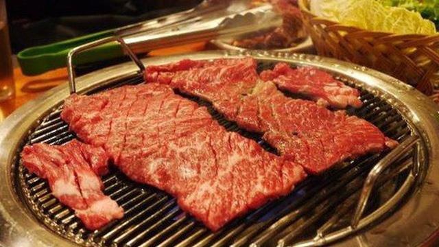 Nha hang BBQ o TP.HCM dung thit heo ‘la’, bi phat 56,5 trieu dong hinh anh