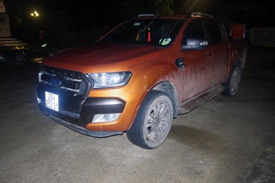 Van chuyen thue 320 kg phao no gia 5 trieu dong,  2 vo chong bi bat anh 1