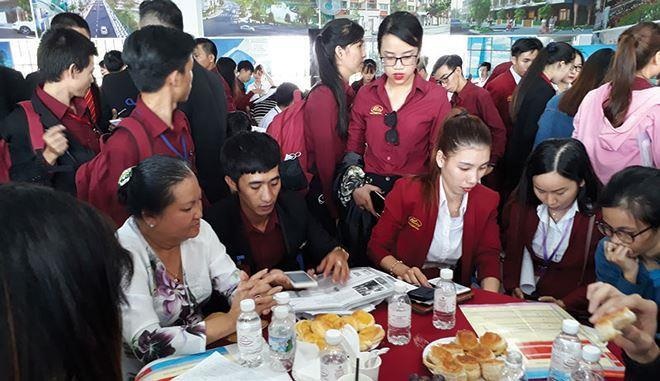 Cong an lam viec voi khach hang cua Alibaba anh 2