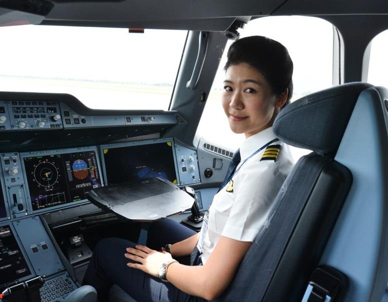 Vietravel Airlines khang dinh se khong loi keo phi cong cua hang khac hinh anh