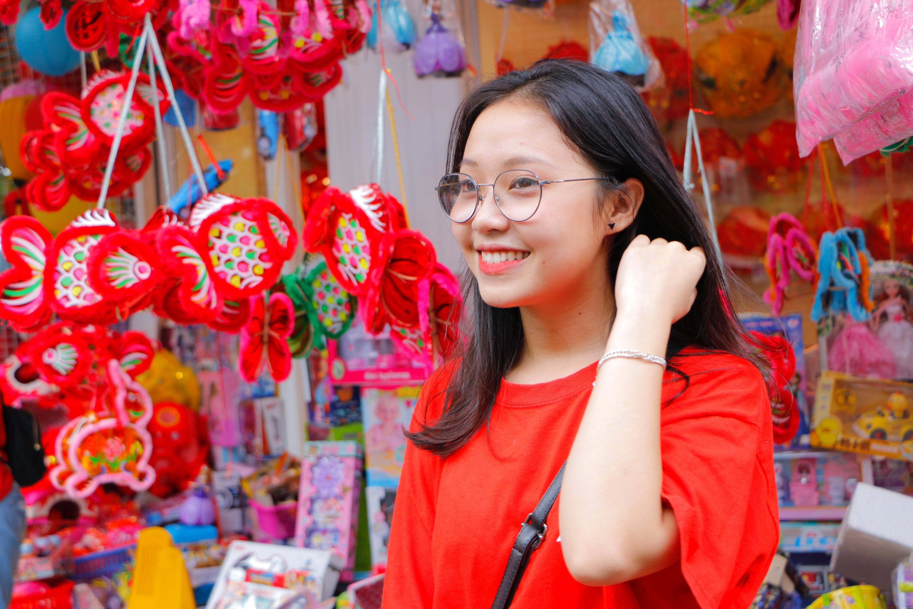 Pho den long Hang Ma dong loat treo bien ‘Cam chup hinh’ hinh anh