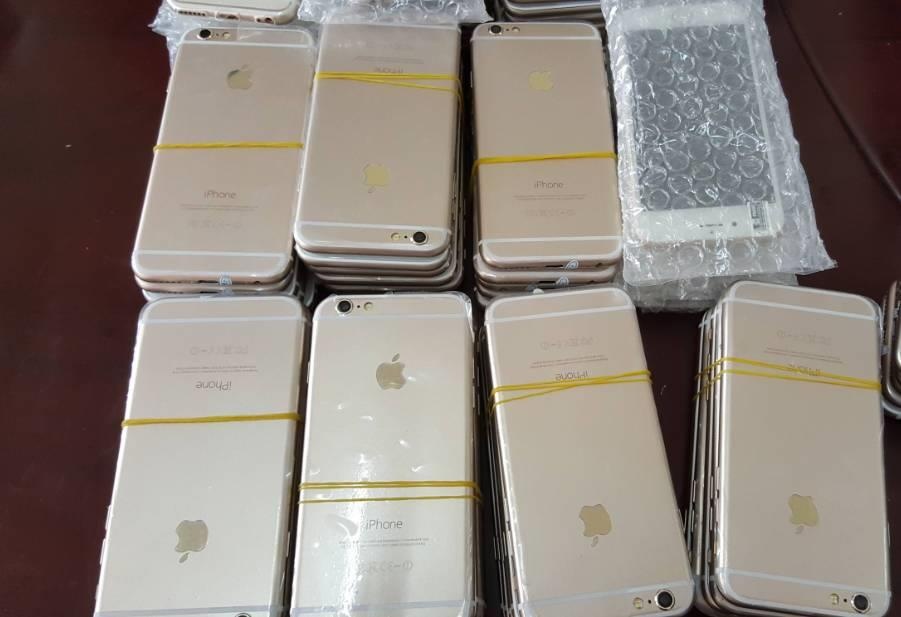 Thu giu hon 300 dien thoai iPhone nhap lau tu Trung Quoc hinh anh