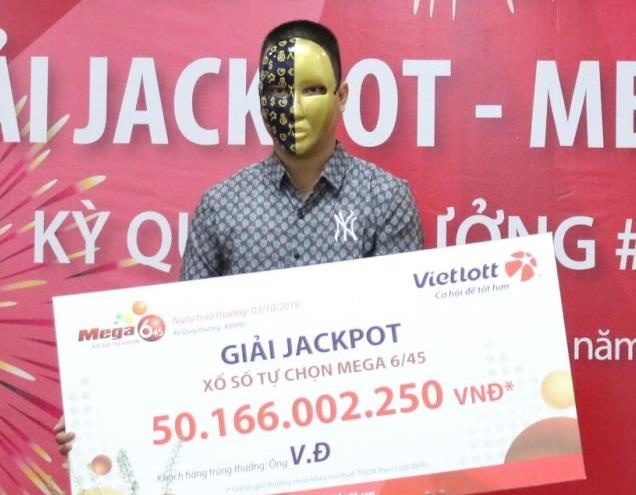 Choi Vietlott 3 nam, nam thanh nien trung so 50 ty dong hinh anh