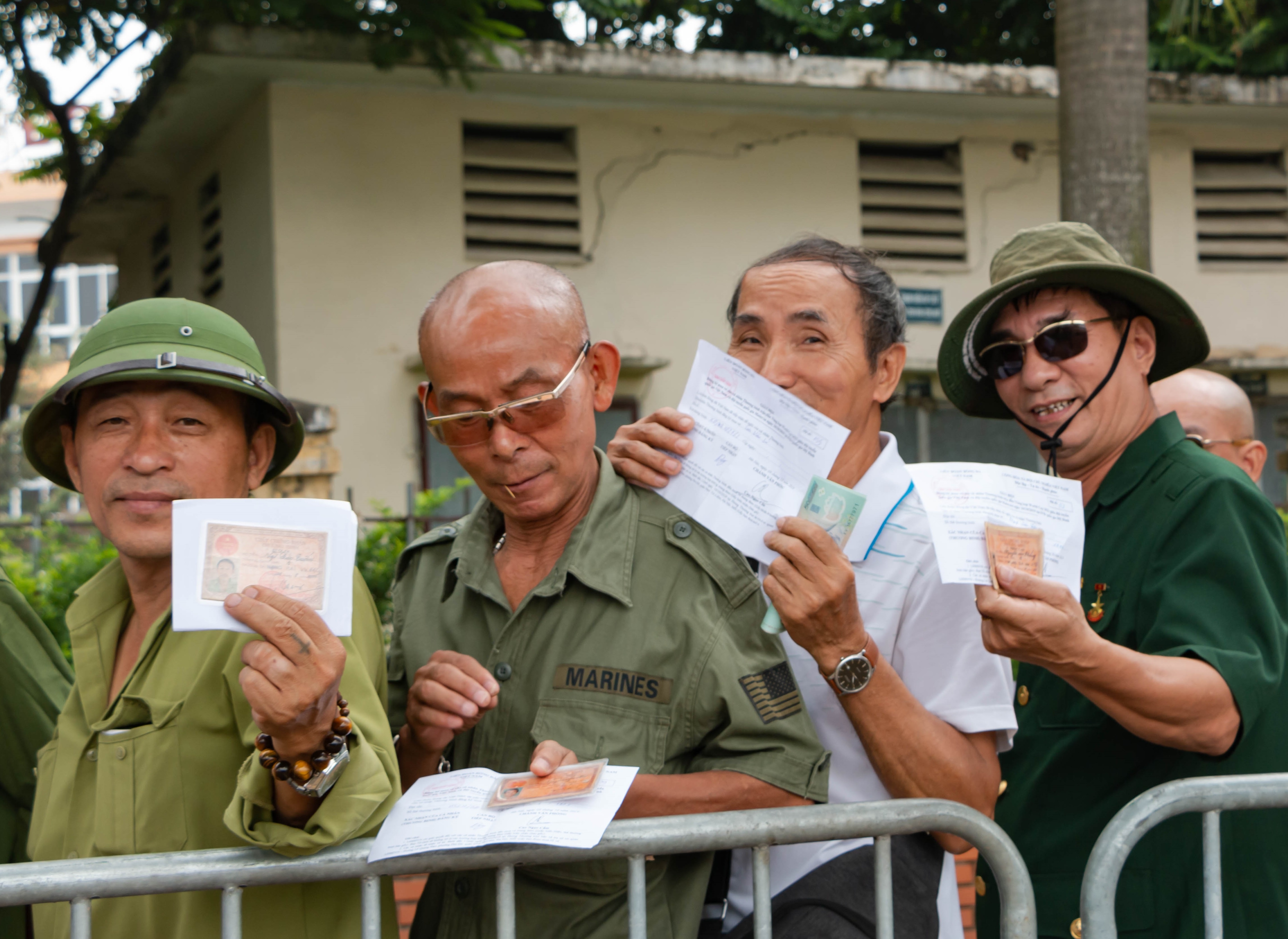 Dan phe cheo keo thuong binh ban lai ve tran Viet Nam vs Malaysia anh 3