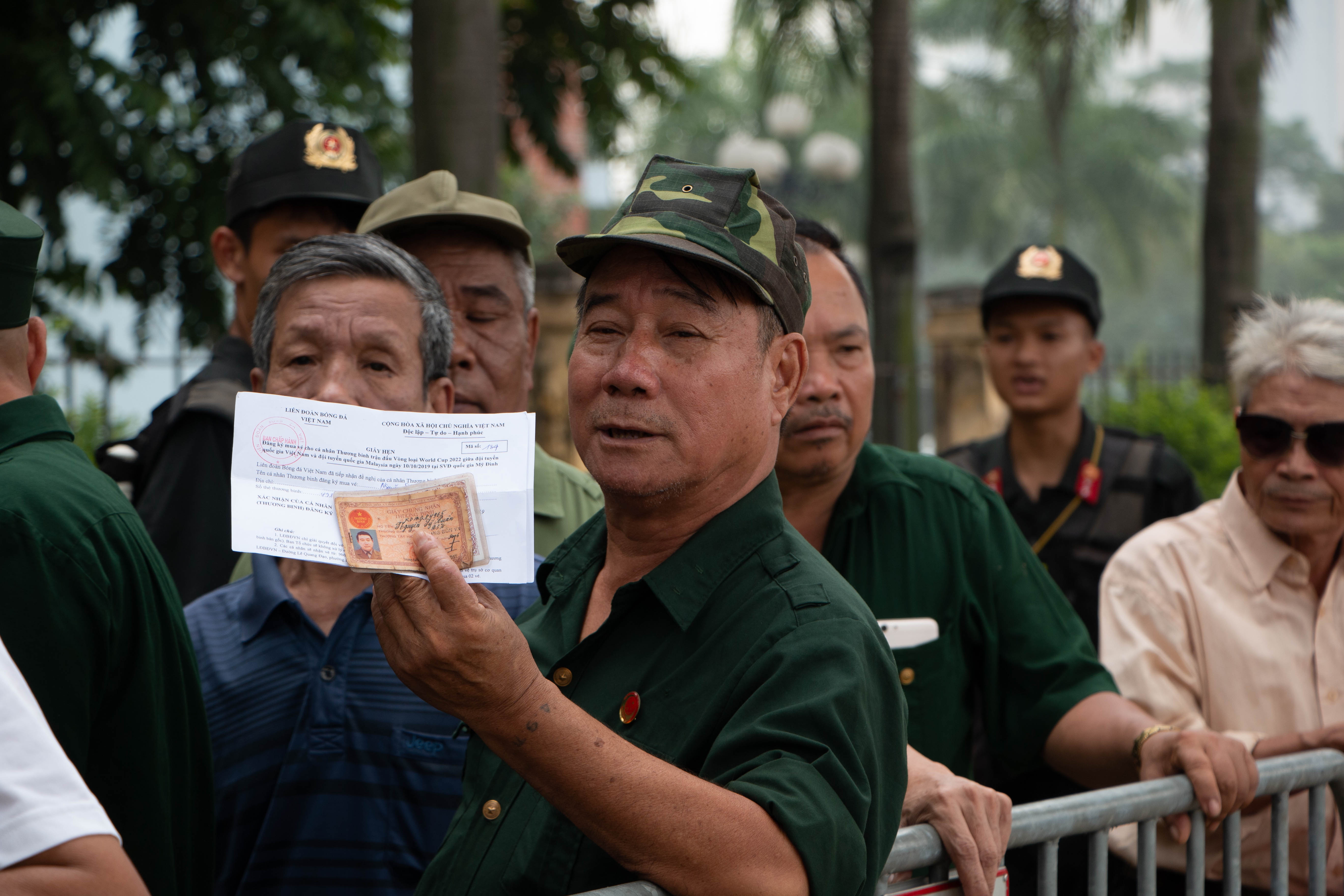 Nhiều thương binh ‘sang tay’ vé cho dân phe ngay khi vừa nhận ảnh 1 Nhieu thuong binh ‘sang tay’ ve cho dan phe ngay khi vua nhan anh 1