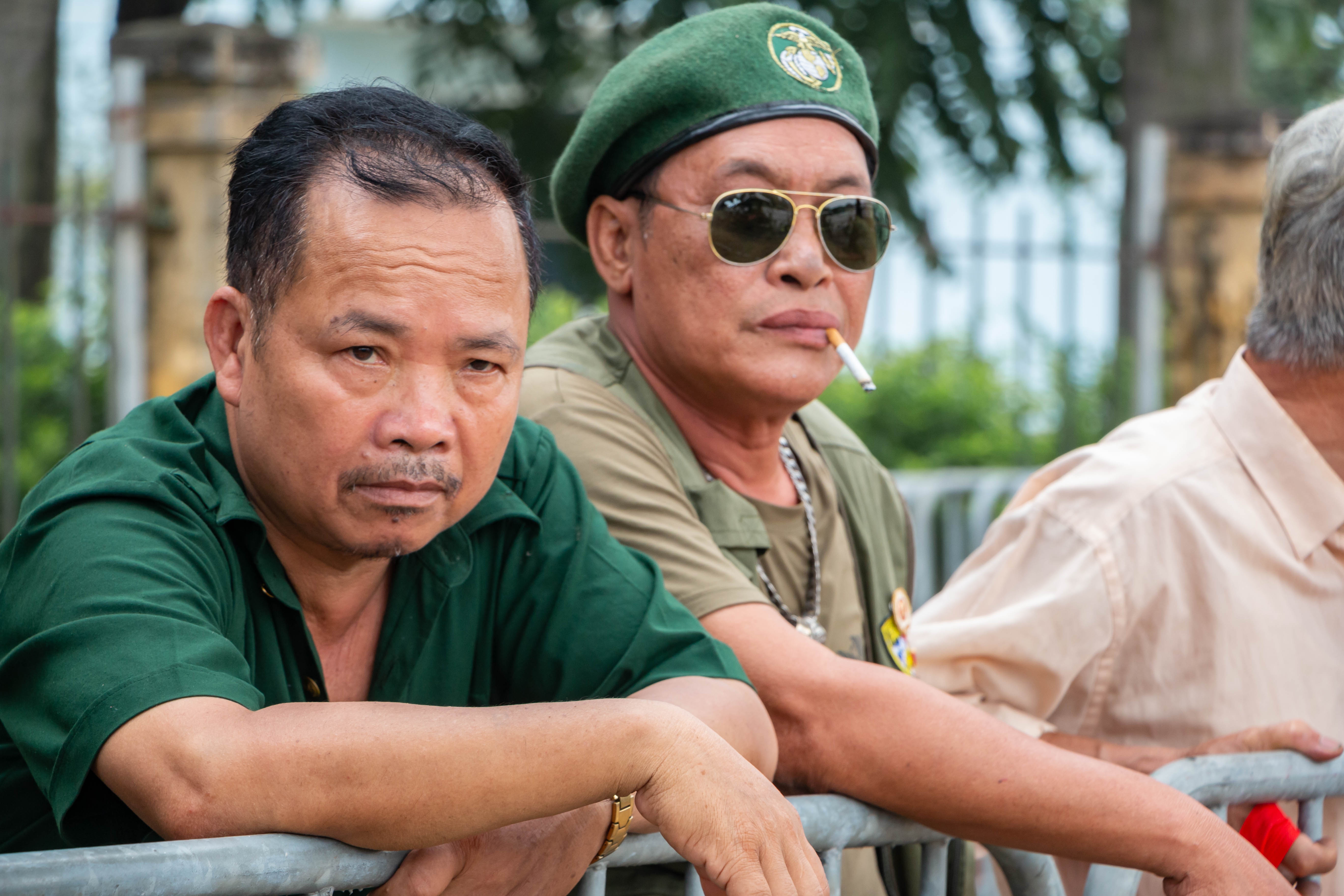 Dan phe cheo keo thuong binh ban lai ve tran Viet Nam vs Malaysia anh 2