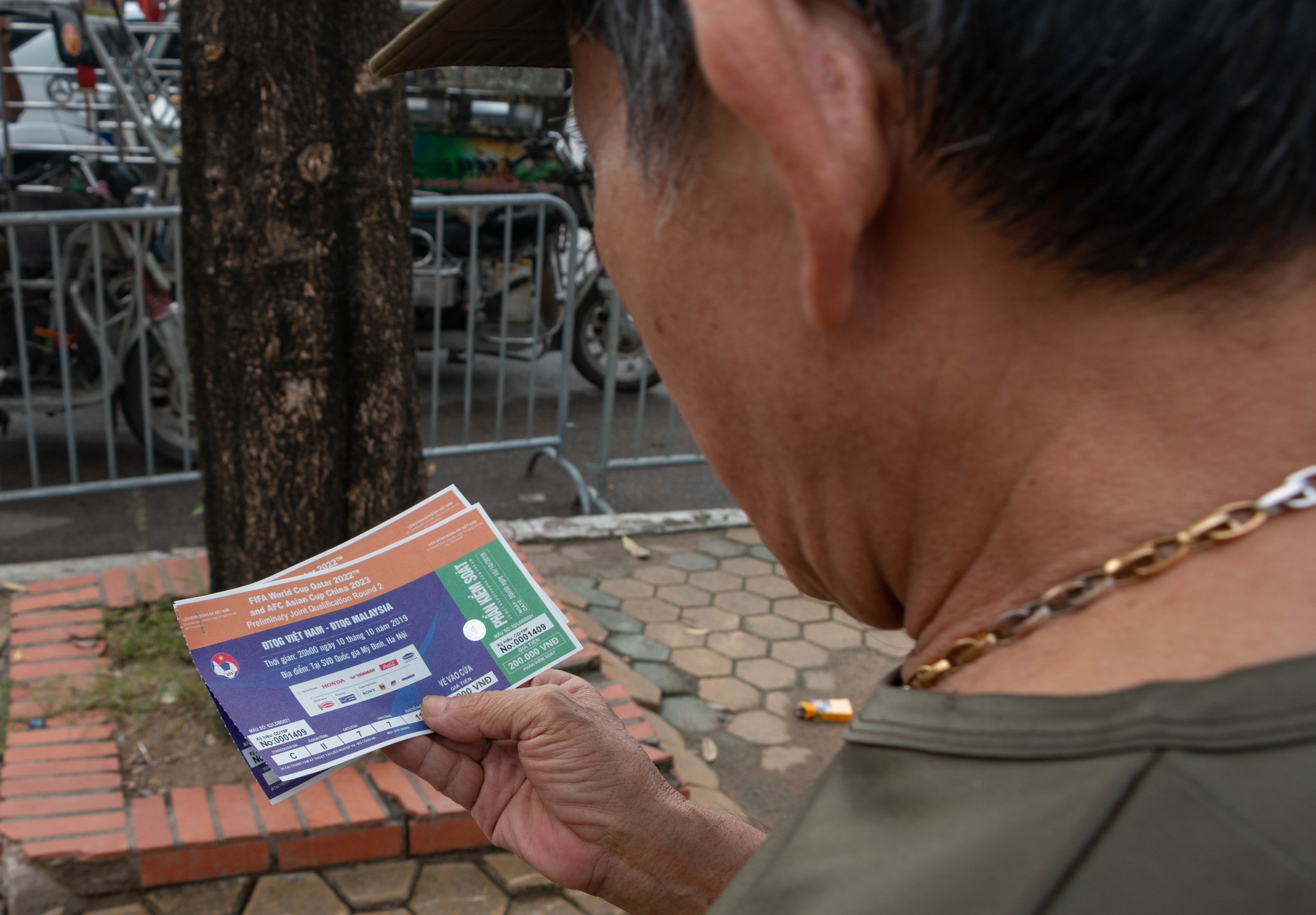 Dan phe cheo keo thuong binh ban lai ve tran Viet Nam vs Malaysia anh 10