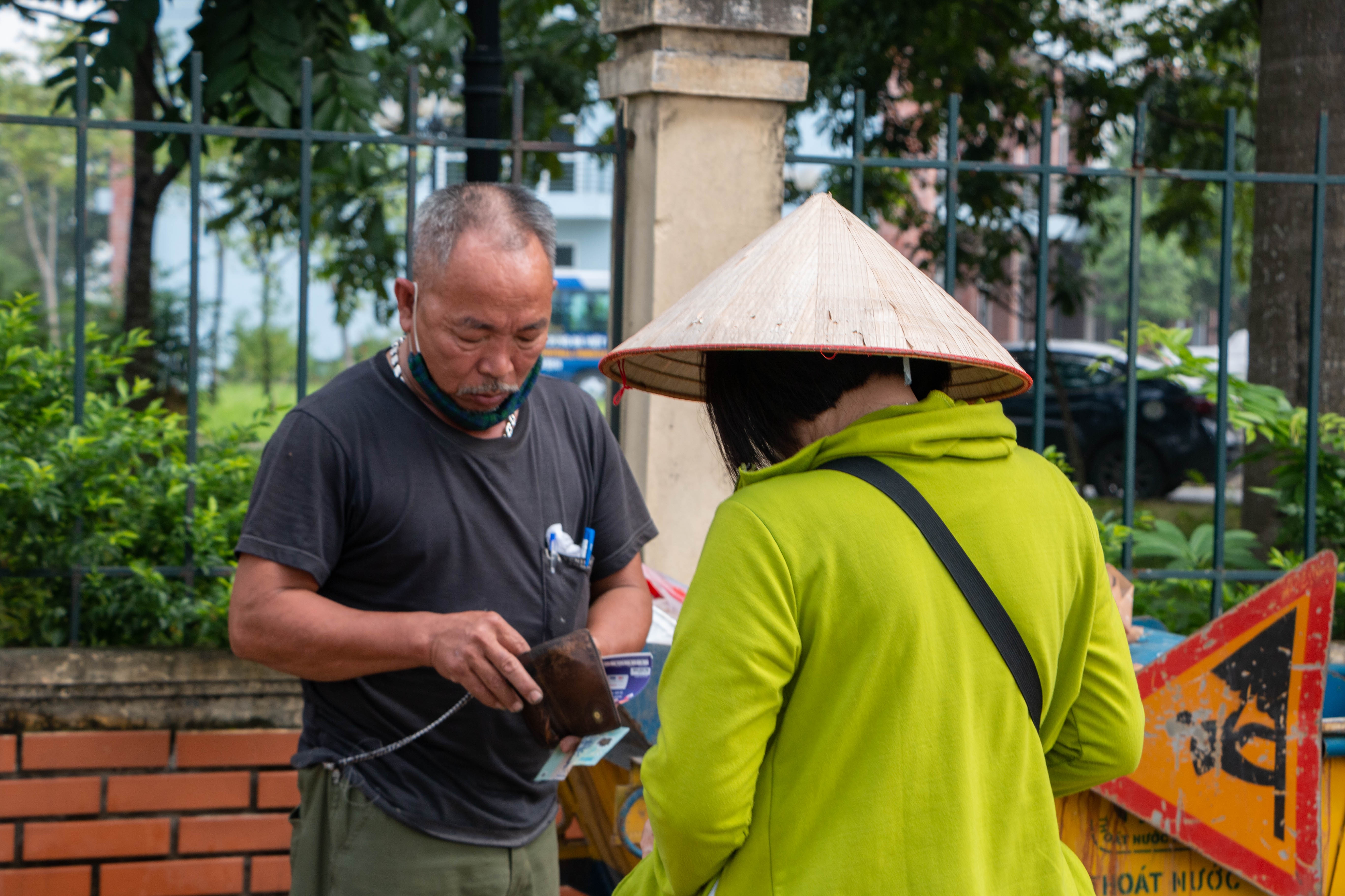 Dan phe cheo keo thuong binh ban lai ve tran Viet Nam vs Malaysia anh 9