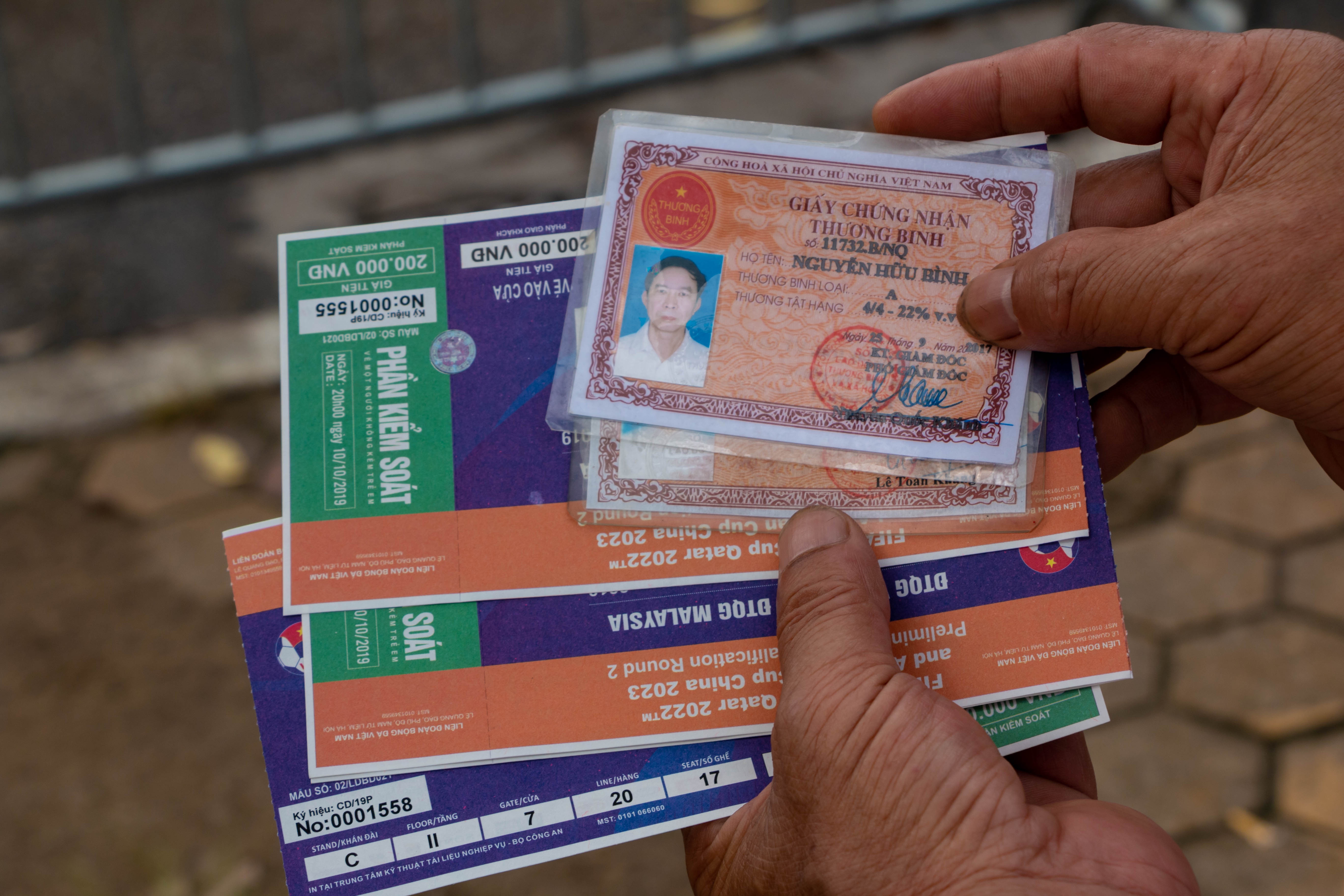 Dan phe cheo keo thuong binh ban lai ve tran Viet Nam vs Malaysia anh 5