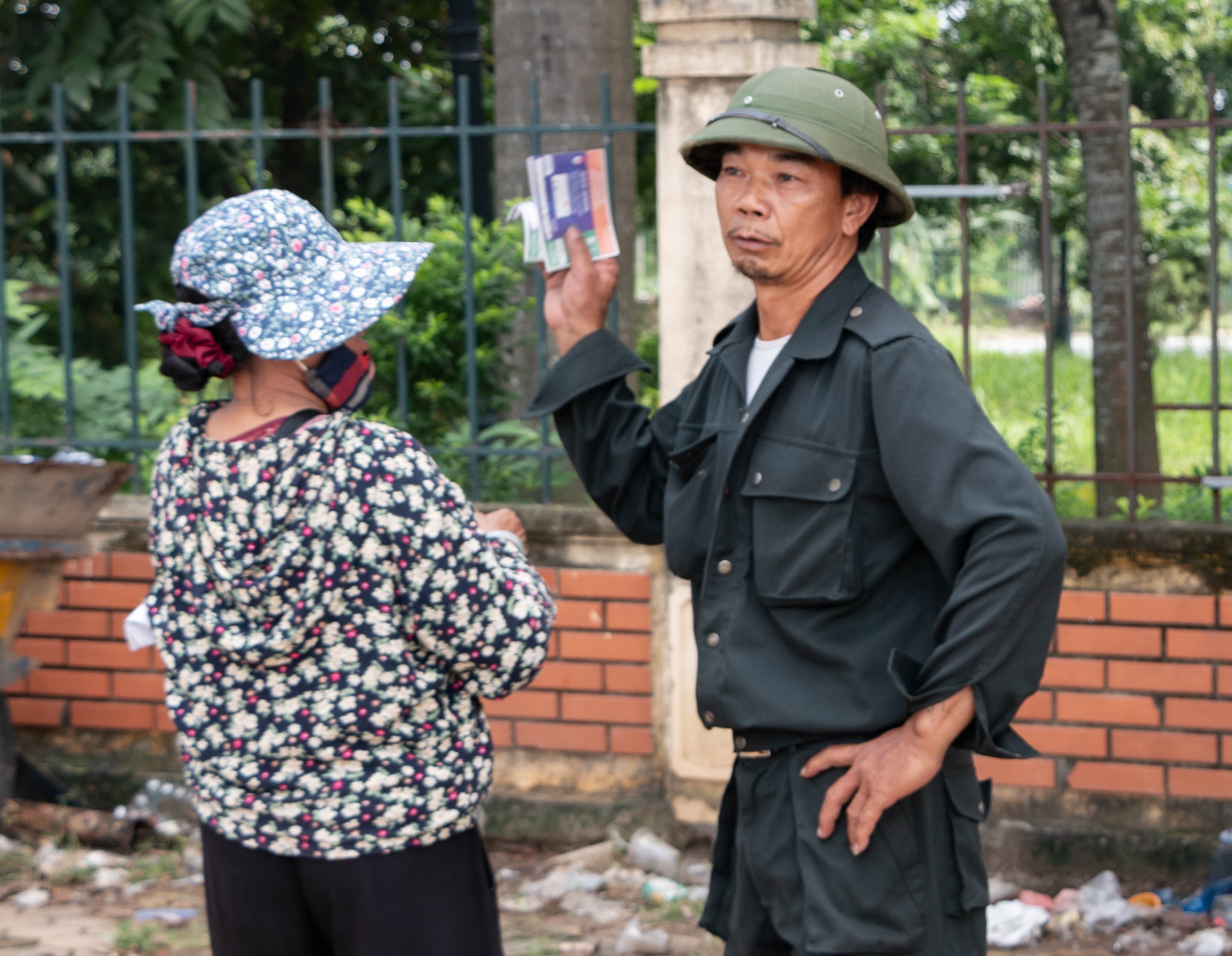 Dan phe cheo keo thuong binh ban lai ve tran Viet Nam vs Malaysia anh 7