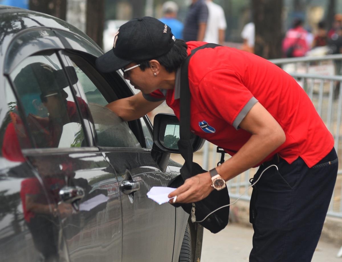 Co nhap ve tran VN - Malaysia 3,5 trieu, phai ban lai 2,5 trieu? hinh anh