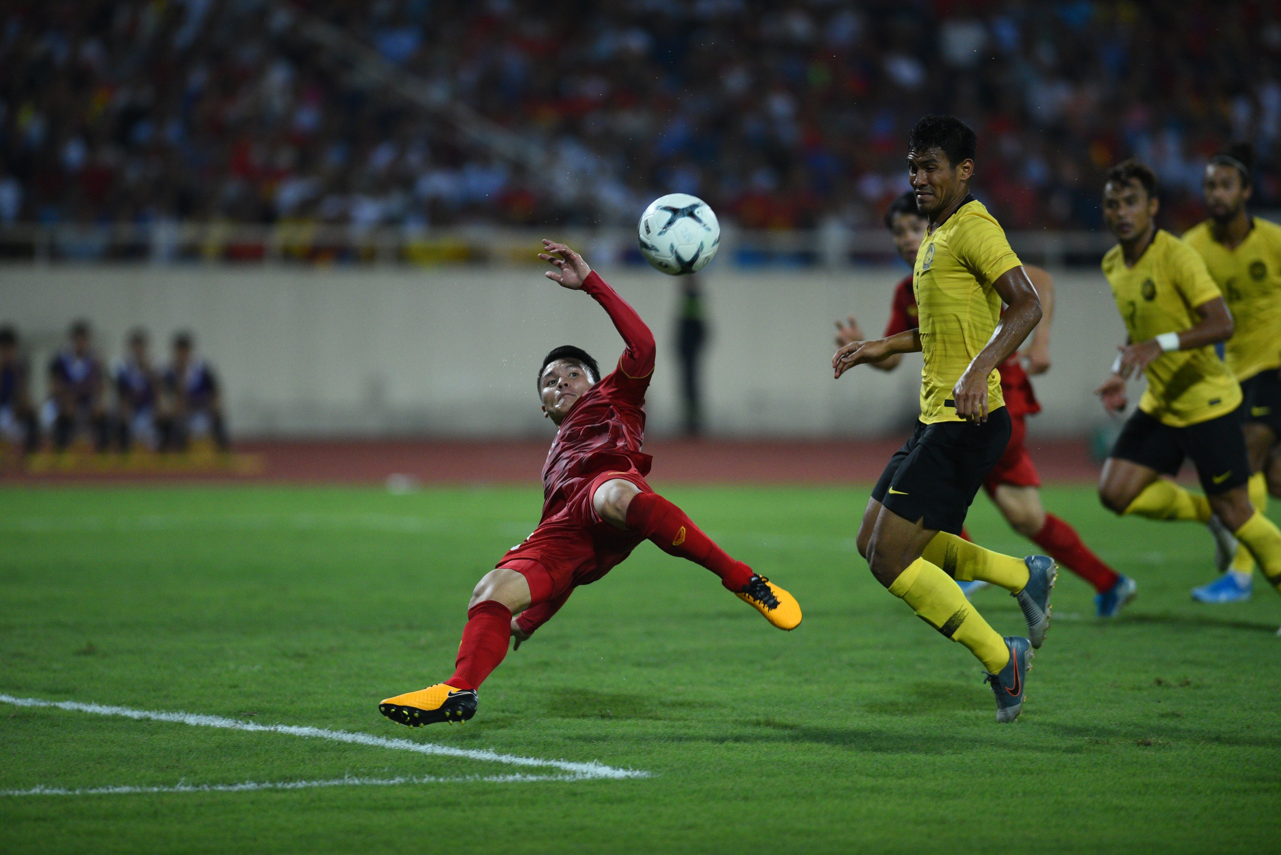 Tuyển VN nhận được bao nhiêu tiền thưởng sau trận thắng Malaysia? ảnh 1 Tuyen VN nhan duoc bao nhieu tien thuong sau tran thang Malaysia? anh 1