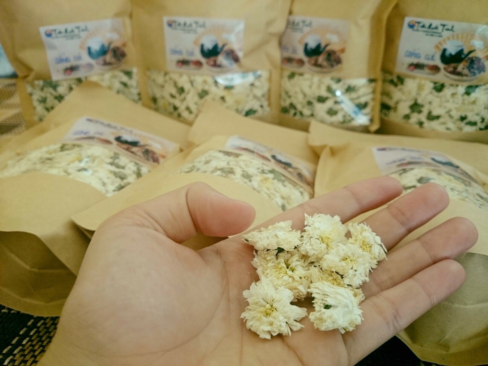 Trà hoa tiến vua, 2 triệu đồng/kg, nhà giàu uống dè từng bông ảnh 1 Tra hoa tien vua, 2 trieu dong/kg, nha giau uong de tung bong anh 1