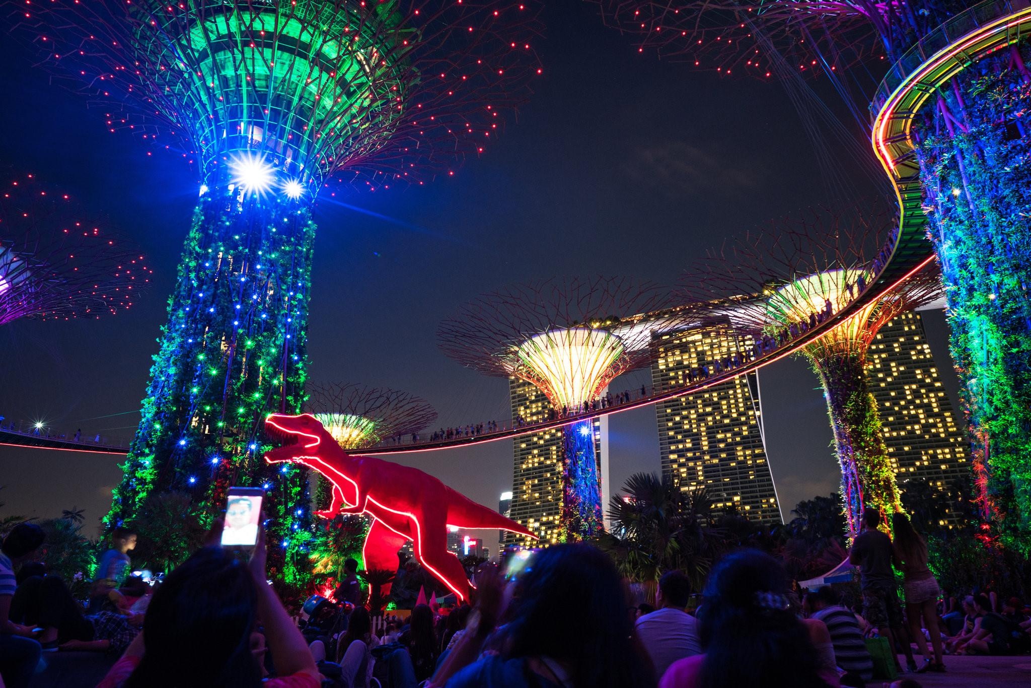 Singapore mat 21 nam pha vo doc quyen ban le dien hinh anh