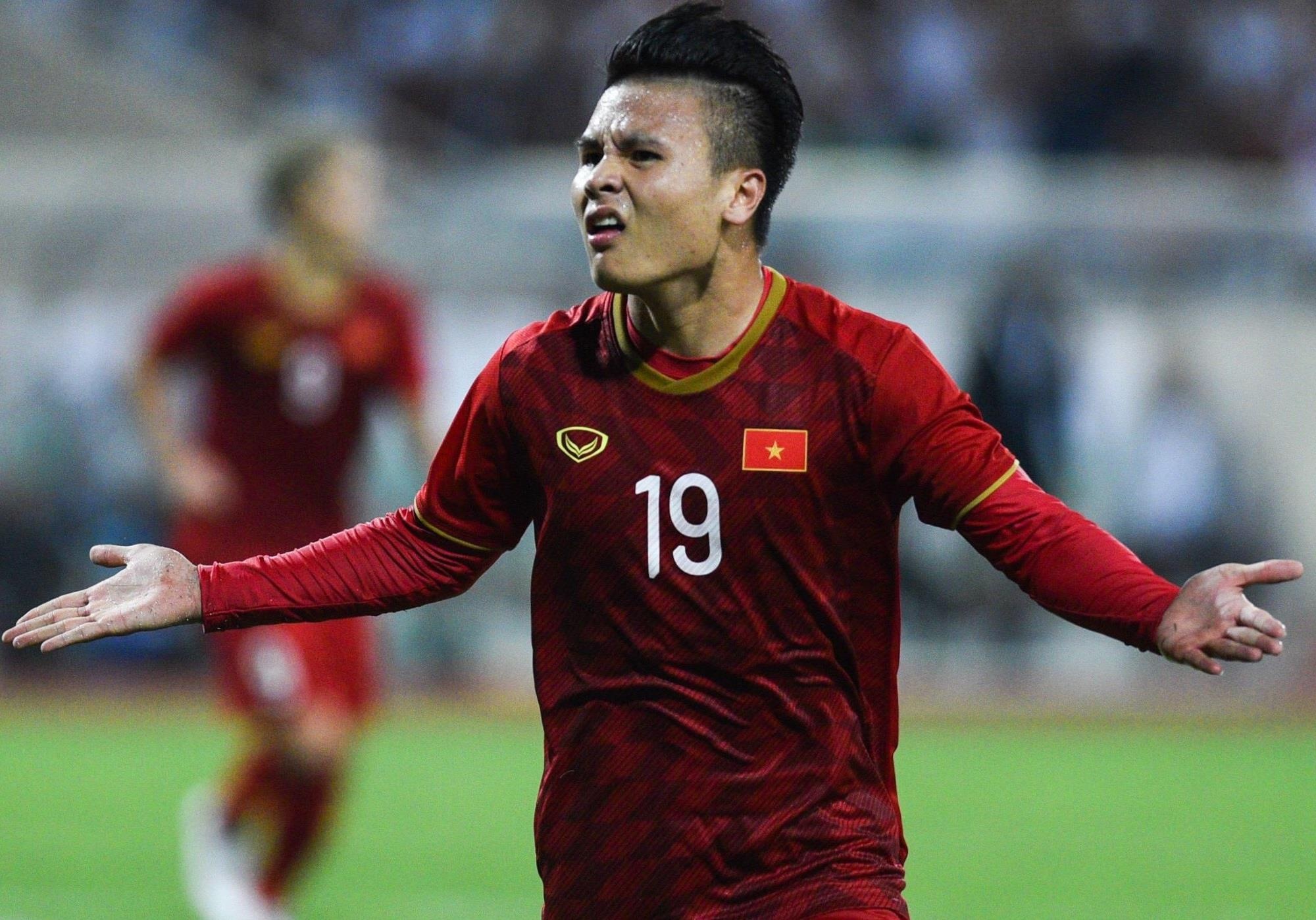 Ty le choi mua ve tran Viet Nam - Thai Lan cao hon choi thi Dai hoc hinh anh