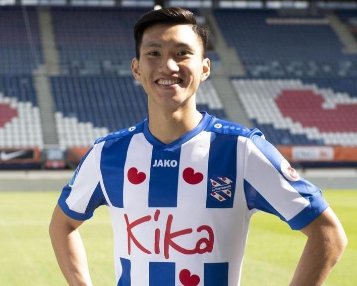 Tran lan ao dau Van Hau gia 70.000 dong, truyen thong Ha Lan bat ngo hinh anh