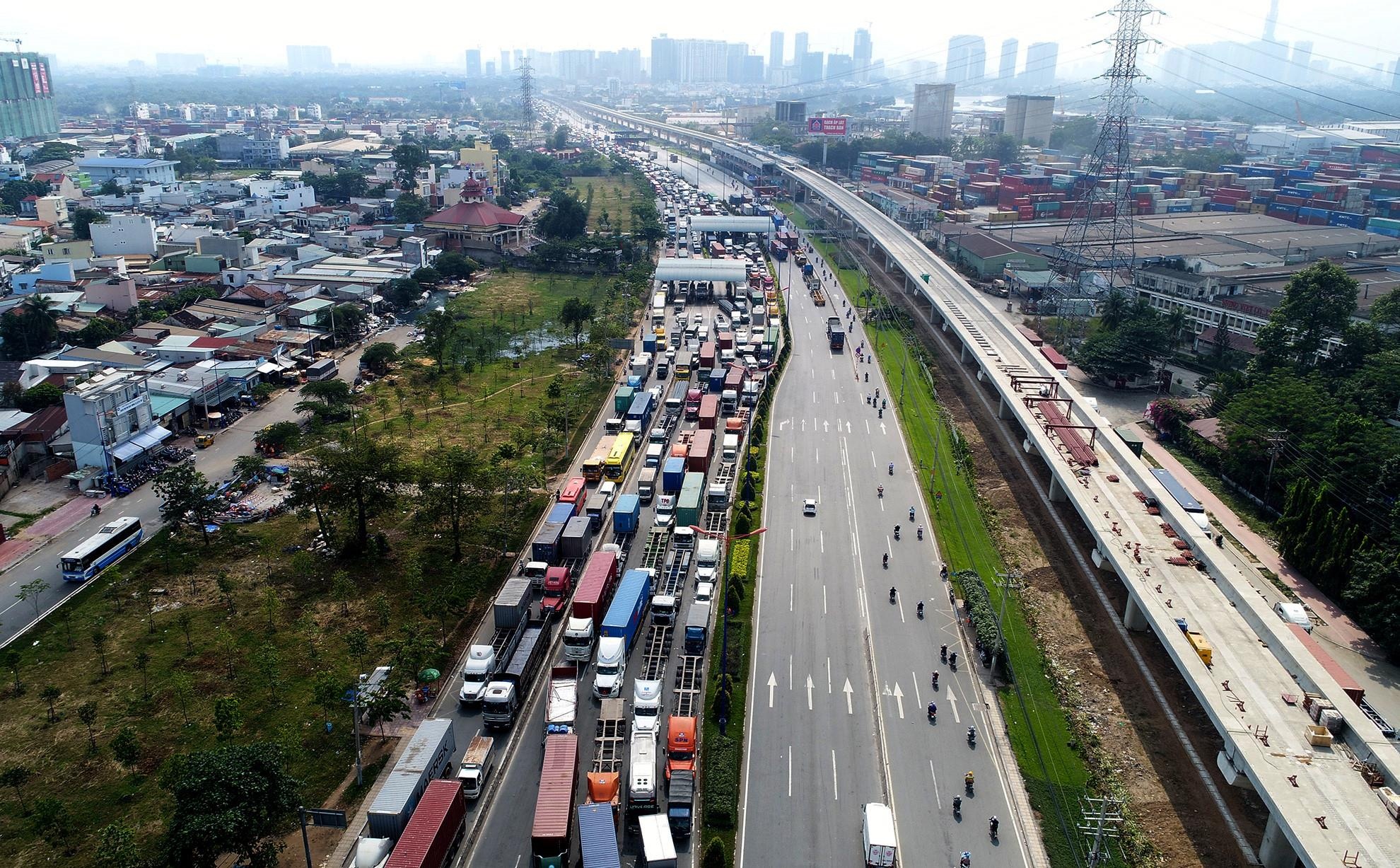 Dau tu ha tang tai TP.HCM bi ach tac khi khong lam BOT? hinh anh