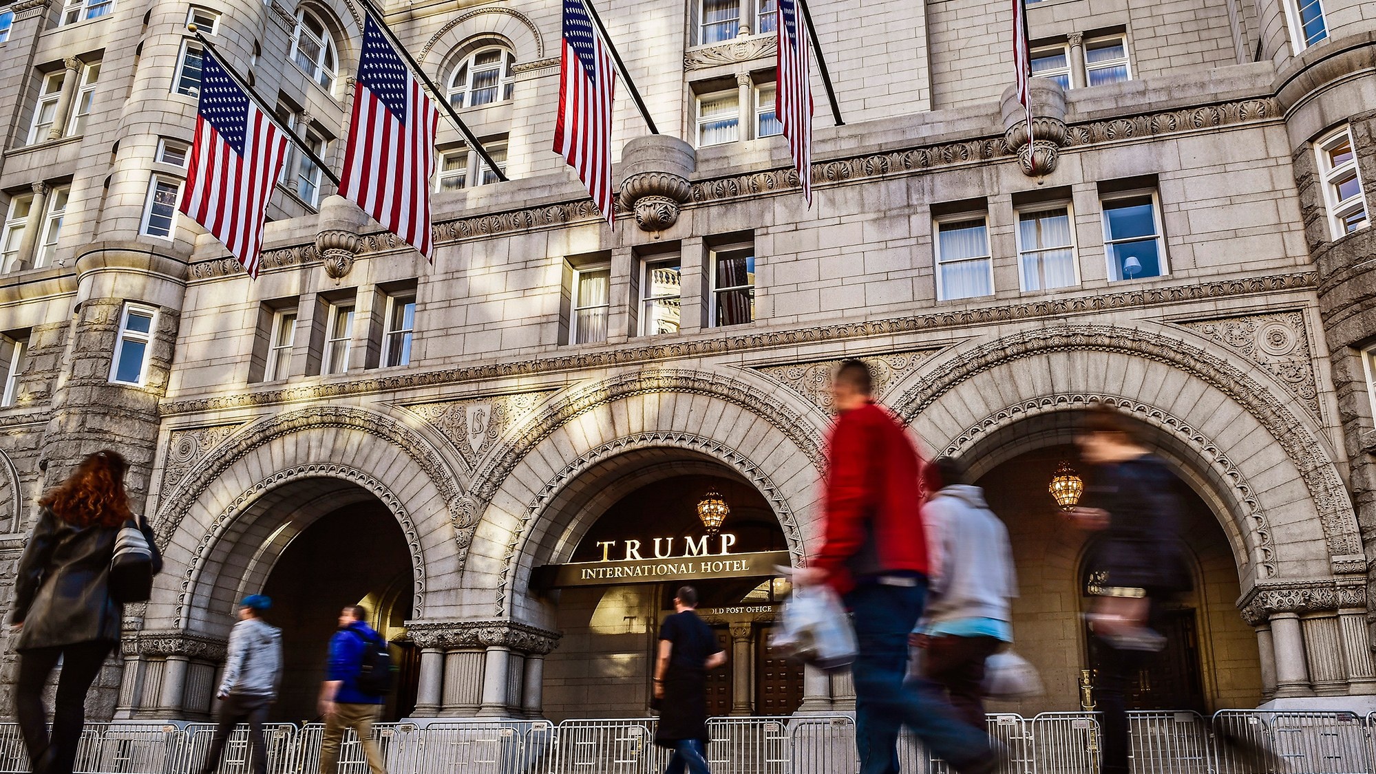 ông Trump tính bán khách sạn ảnh 1 ong Trump tinh ban khach san anh 1