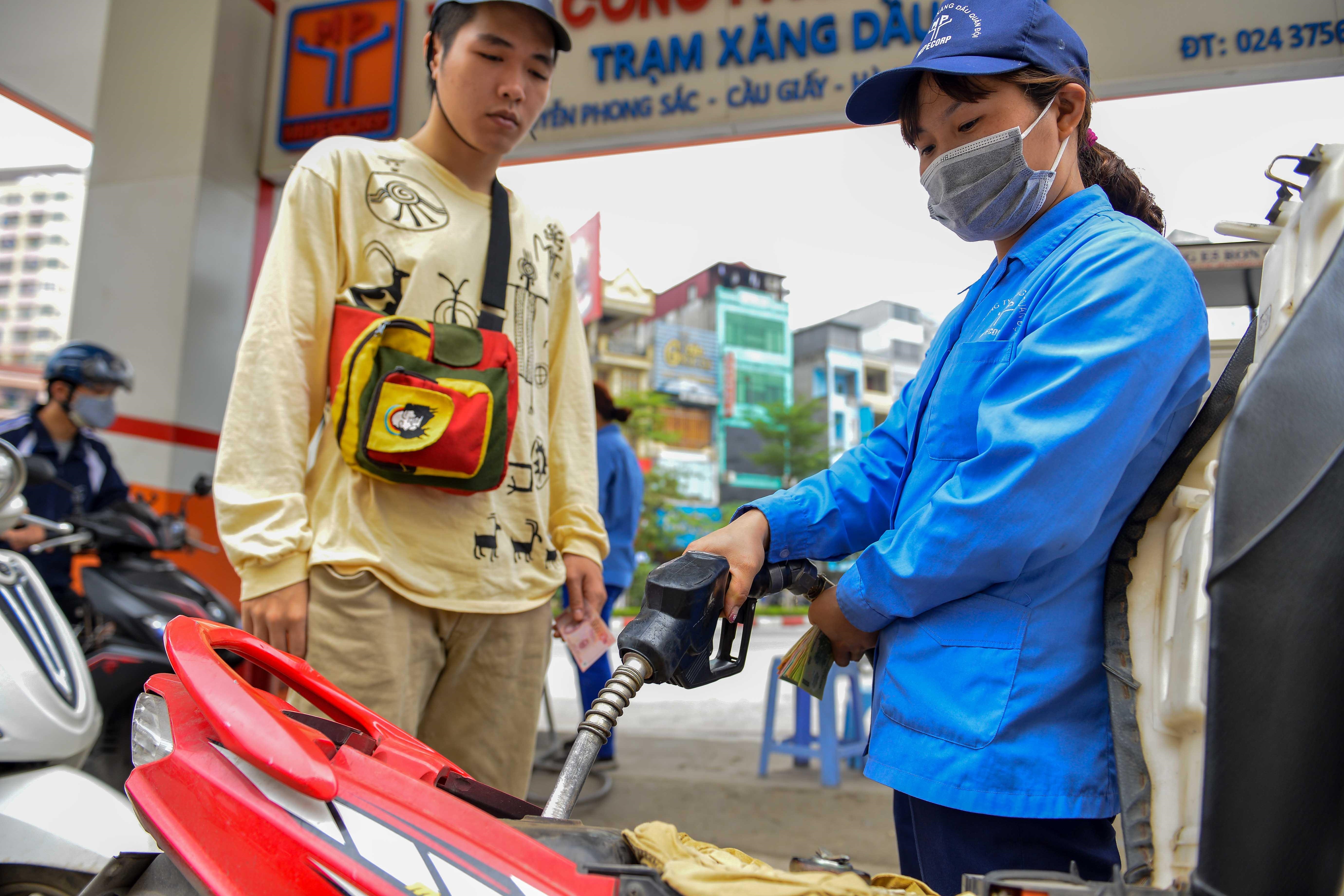 Giá xăng giảm từ 15h chiều nay ảnh 1 Gia xang giam tu 15h chieu nay anh 1