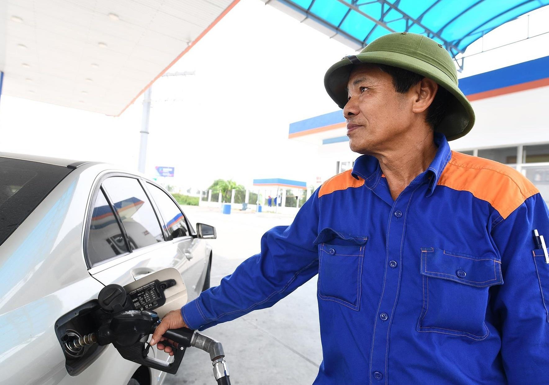 Gia xang giam tu 15h chieu nay hinh anh