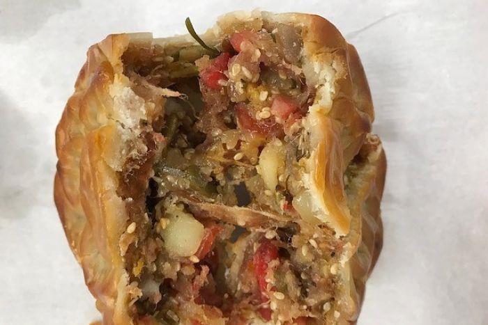 Mot nguoi Viet bi truc xuat vi mang 4 kg banh trung thu vao Australia hinh anh