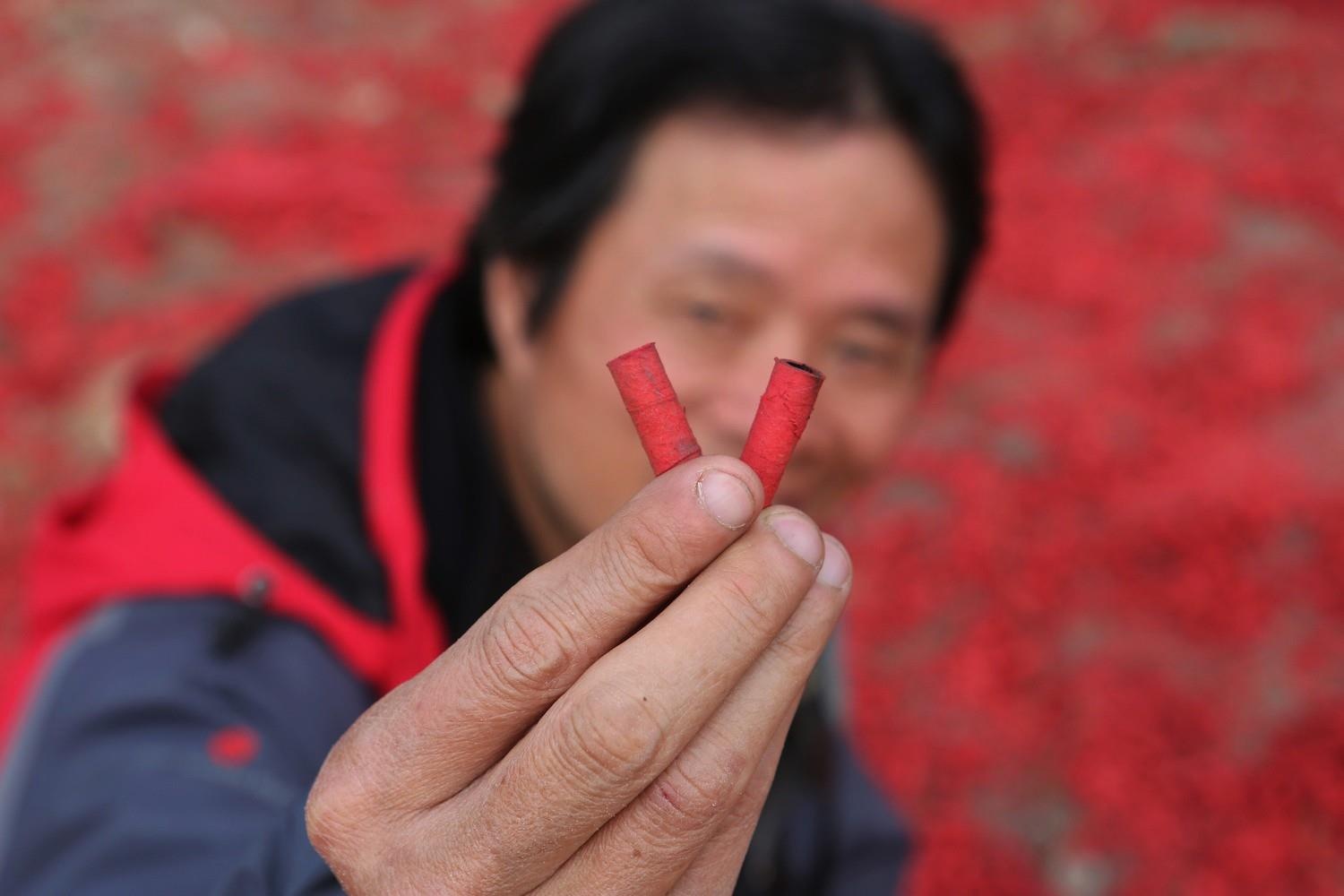 Xu nghiem nguoi van chuyen, buon ban phao no dip Tet Nguyen dan hinh anh