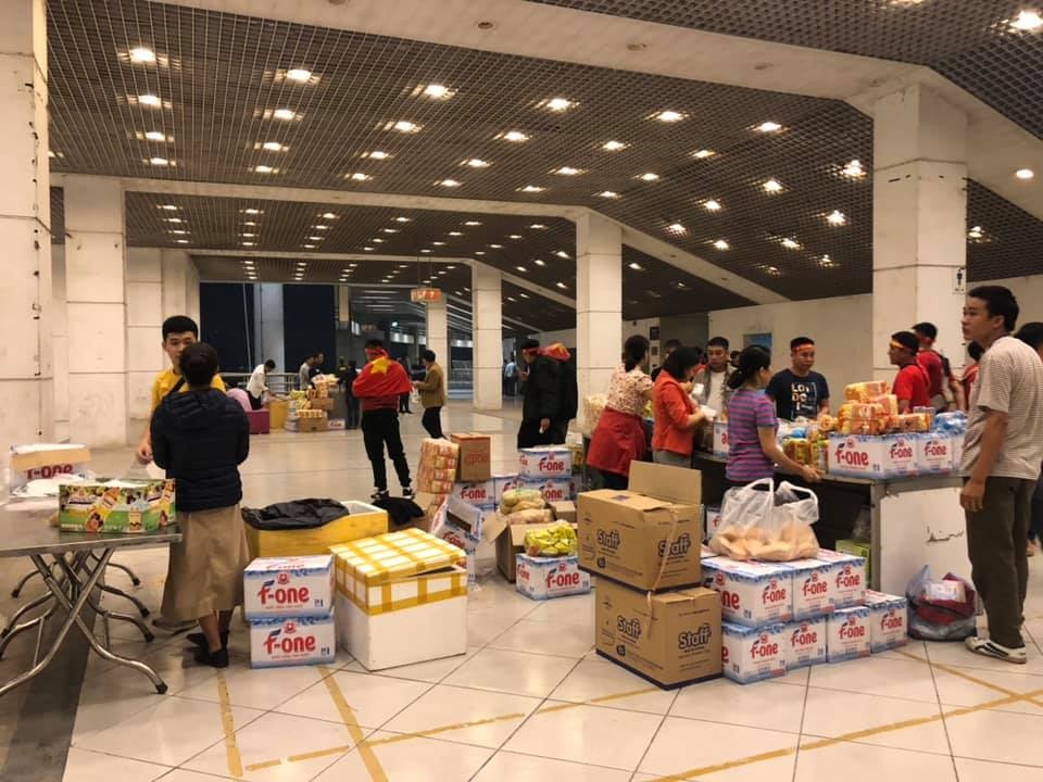 Gui oto xem Viet Nam - UAE 400.000 dong,  nuoc loc 50.000 dong/chai anh 2